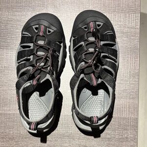 Keen women’s size 7 Black Sandals